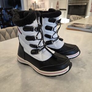 KIDS Black and White Winter Boots Sz 2